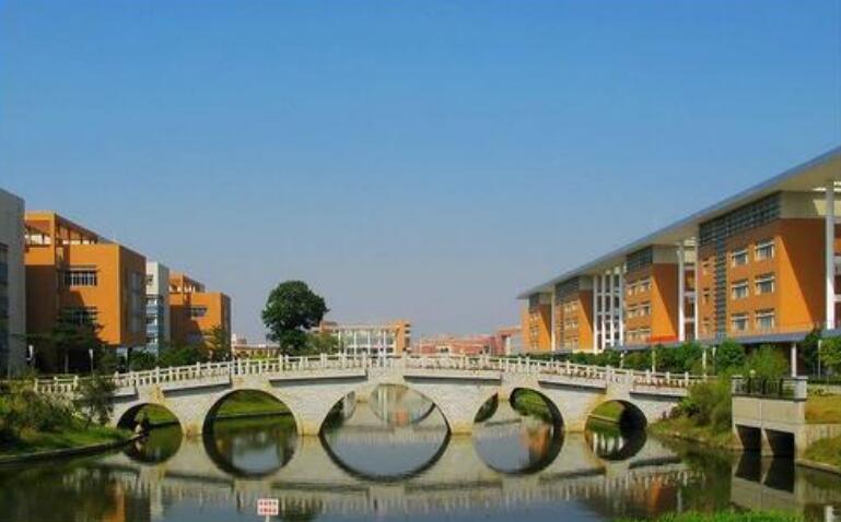 2020年廣東外語(yǔ)外貿(mào)大學(xué)專科/高起本收費(fèi)標(biāo)準(zhǔn)